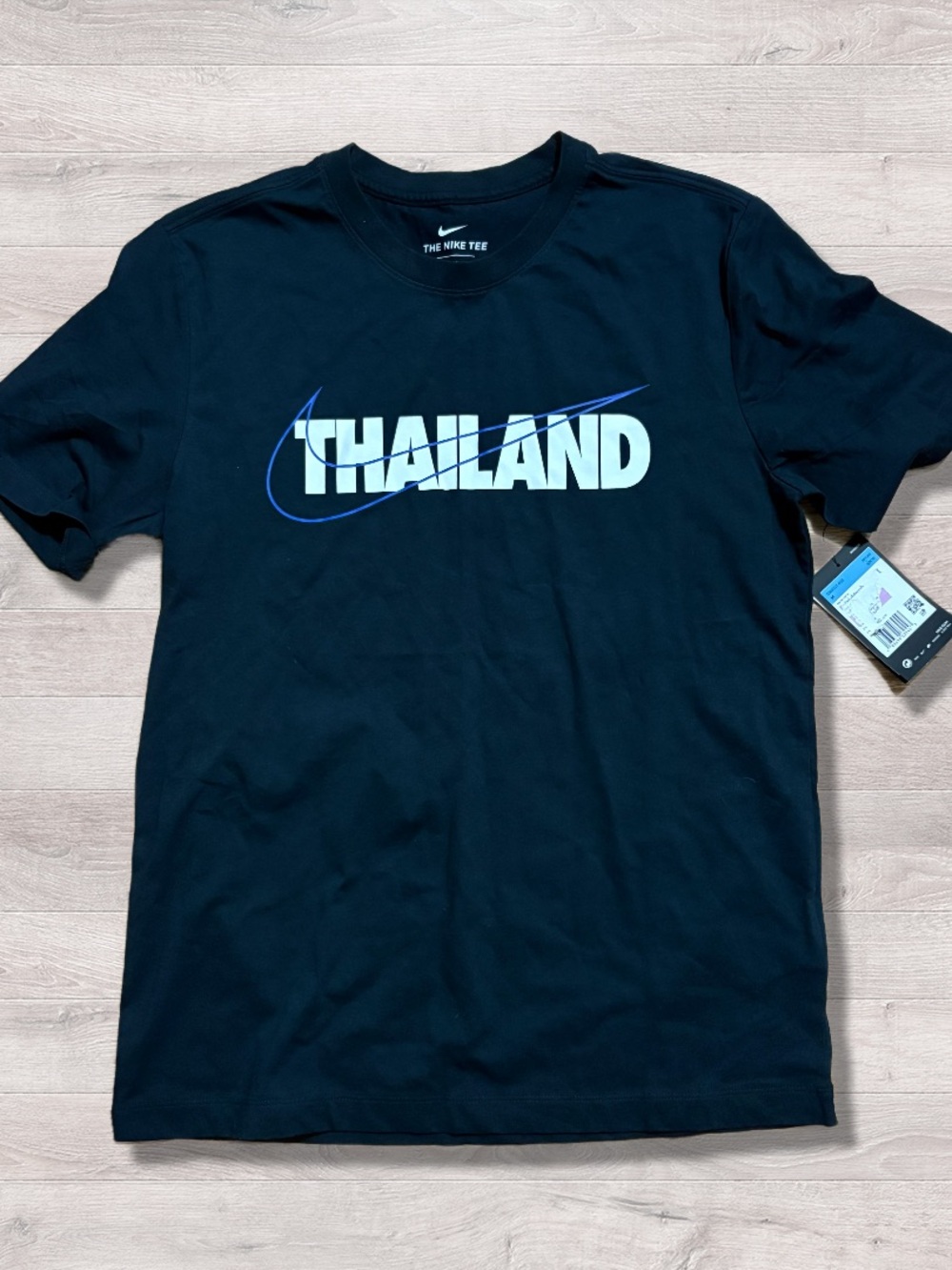 NEW NWT The Nike Tee Thailand Logo Men’s Shirt Size Medium Black